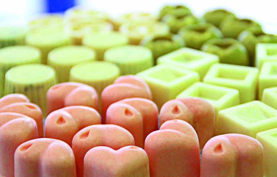 badepralinen-gemischt-kakaobutter-bio-hautpflege-greendoor-handarbeit-stimmungsbildVMsZ9r4gAUXxc Greendoor Badepralinen als Moodbild