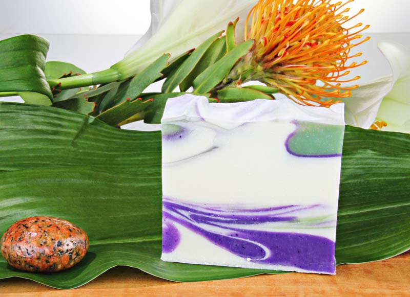 naturseife-blumenwiese-zart-blumig-vegan-ohne-tierversuche-pflegend-feuchtigkeitsspendend-stimmungsbild