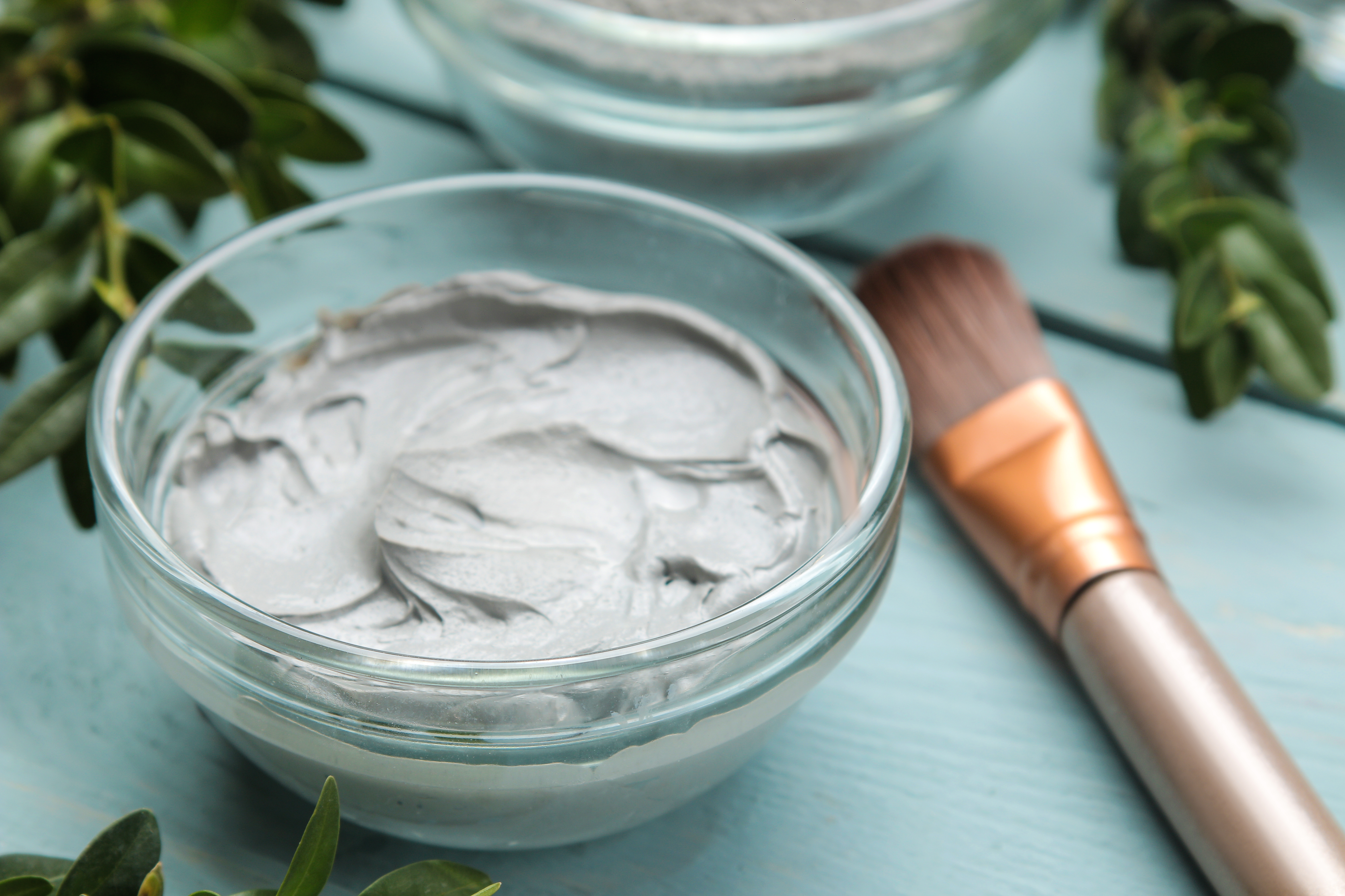 fertig angerührte Gesichtsmaske in Glasschüssel
